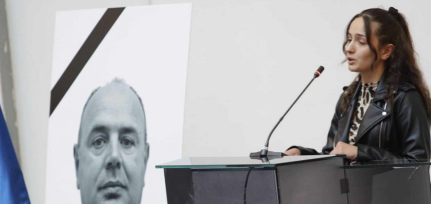 Arbenita Bunjaku, e bija e policit te ndjere Afrim Bunjaku-t.